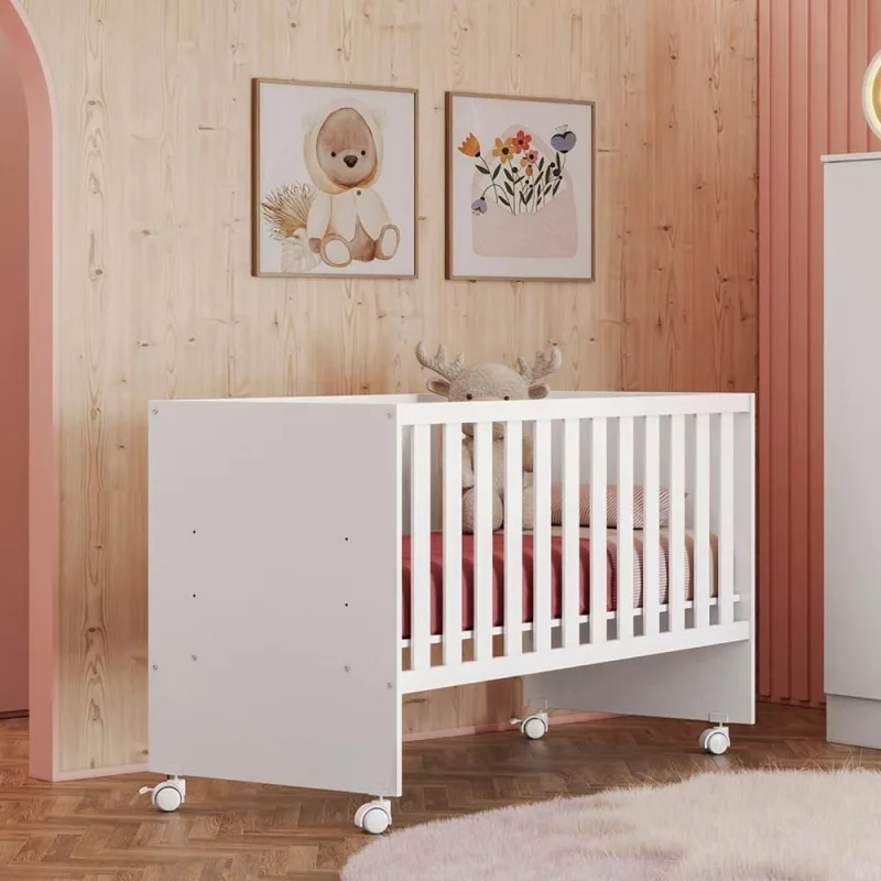Berço Convencional Aurora Reto com Rodízios MDP Branco-branco para Quarto Infantil Qmovi - Qmovi