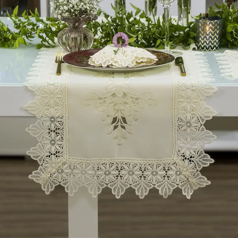 Caminho de Mesa Renda Bege 40cm x 1,40m - Poliéster - Não Disponível