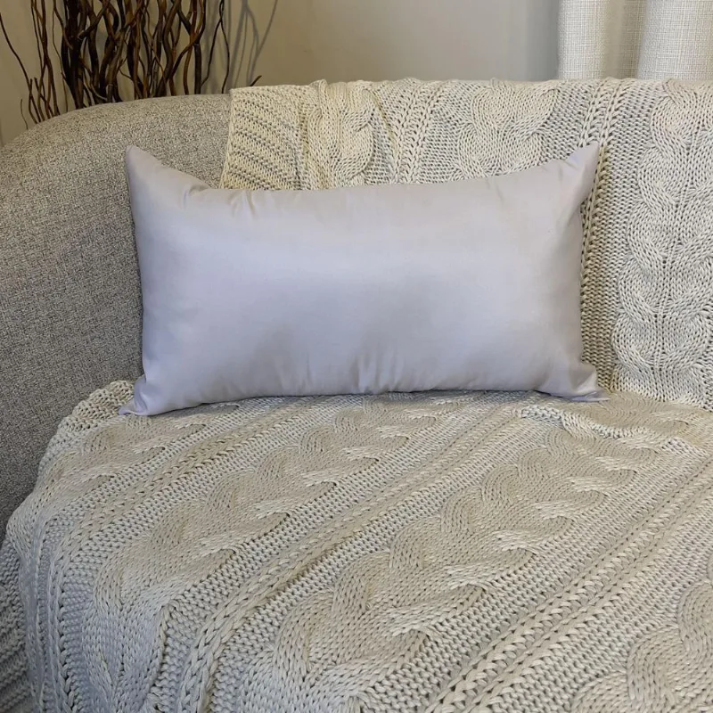 Almofada Bora Bora 28x48cm cor marinho com enchimento siliconado e zíper invisível, estilo clean moderno Belchior