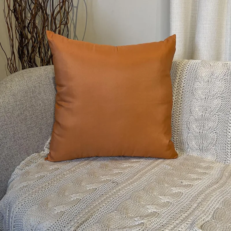 Almofada Bora Bora 43x43cm tom laranja em microfibra com enchimento siliconado e zíper invisível, ideal para decoração contemporânea Belchior