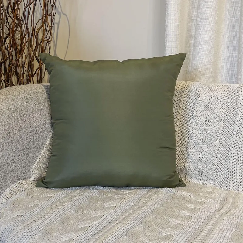 Almofada Bora Bora 43x43cm cor verde militar com enchimento siliconado e zíper invisível, design clean sofisticado e durável Belchior