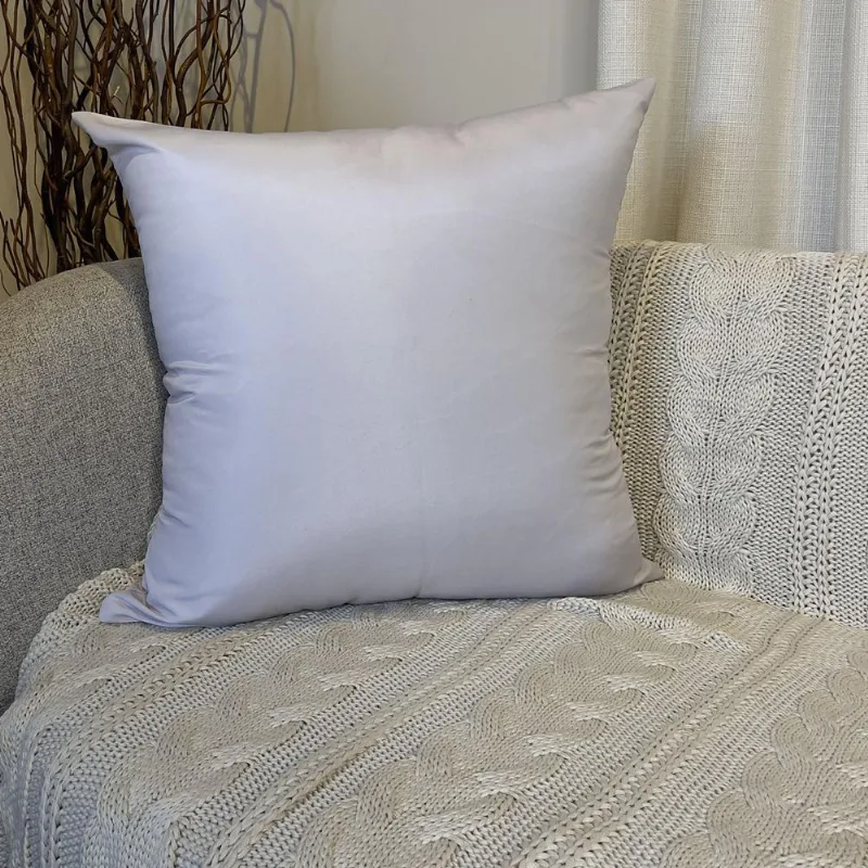 Almofada Bora Bora 50x50cm tom cinza em microfibra macia com enchimento siliconado e zíper invisível, ideal para decoração elegante Belchior
