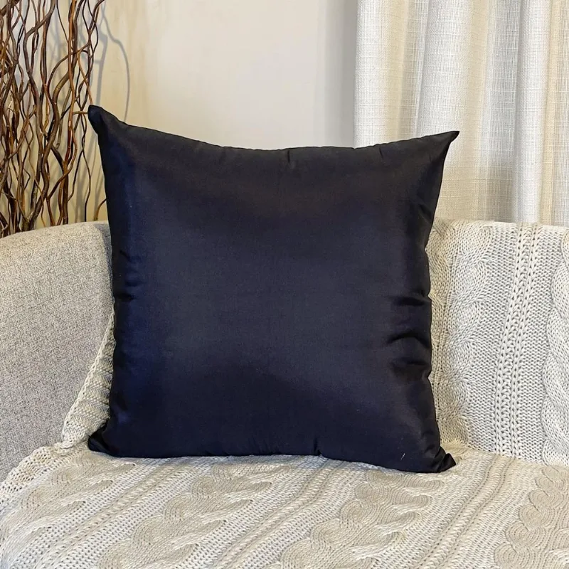 Almofada Bora Bora 50x50cm preta em microfibra macia com enchimento siliconado e zíper invisível, ideal para decoração clean Belchior