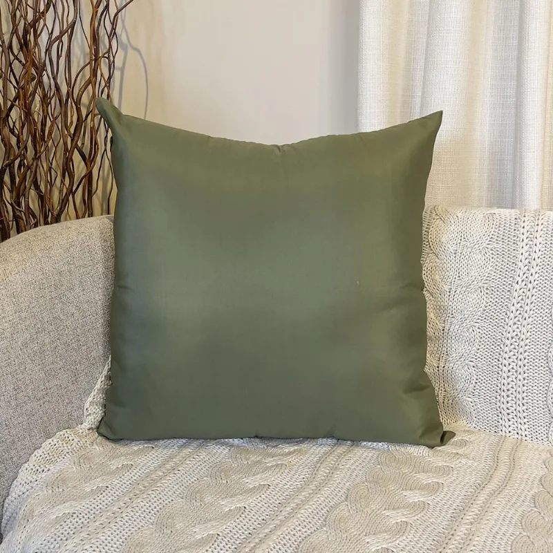 Almofada Bora Bora 50x50cm verde militar em microfibra macia com enchimento siliconado e zíper invisível, estilo clean e moderno Belchior