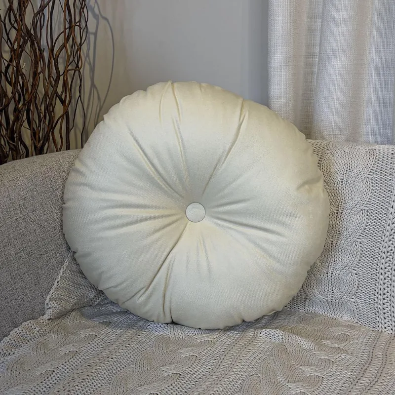 Almofada Velveteen 50cm areia redonda com botão central, tecido macio aveludado e acabamento elegante para decoração sofisticada Belchior