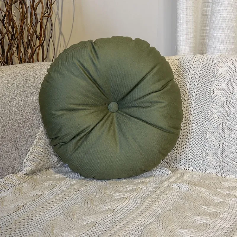 Almofada Velveteen 50cm verde militar redonda com botão central, tecido aveludado macio e acabamento sofisticado para decoração Belchior