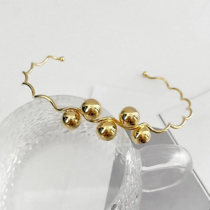Colar Aro Ondulado com Bolas Banhado a Ouro 18k - Atraktiva Joias