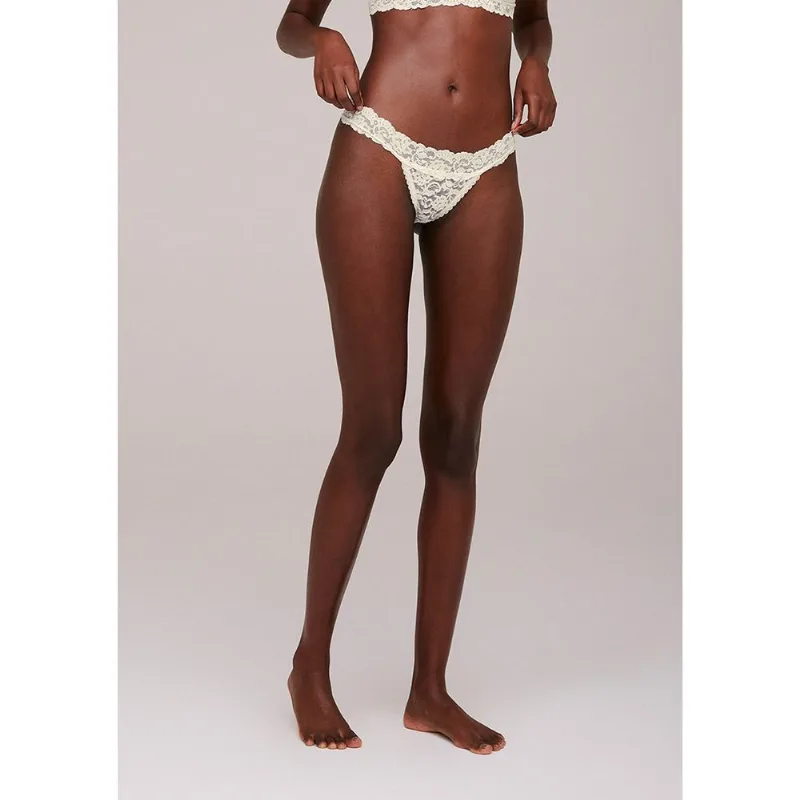 Calcinha Biquíni Em Renda Floral - Bege M