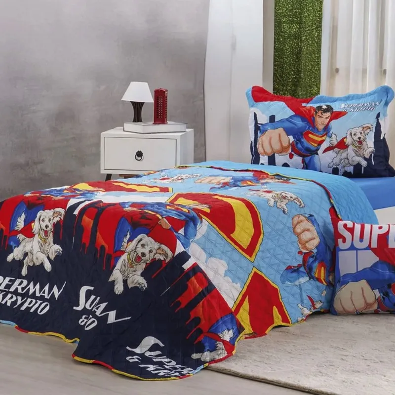 Kit Cobre Leito KazzaVip Solteiro Microfibra Estampado 100% Poliéster Matelassê com Porta Travesseiro Superman 02 Peças Azul