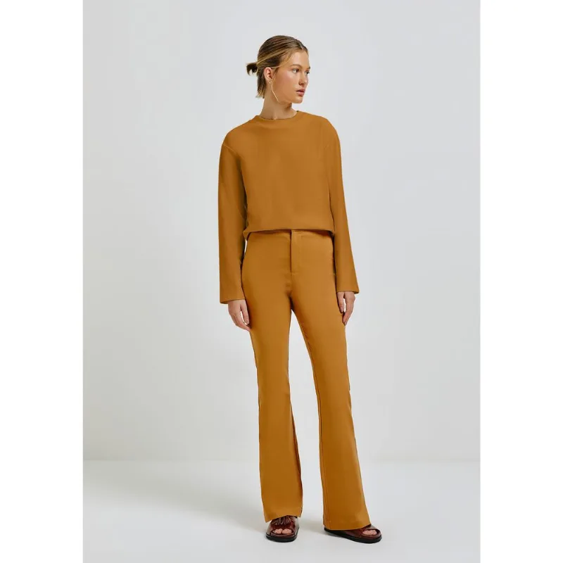 Calça Feminina Flare Em Viscose Com Elastano - Marrom 050