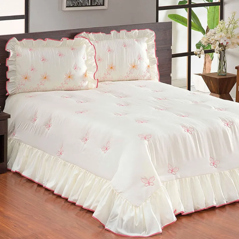 Kit Colcha Queen Size Palha Bordada Borboletas 3 Peças 2,60m x 2,60m com Porta Travesseiro