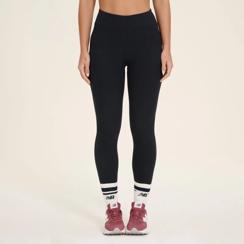 Legging Canelada Small Logo Feminina - New Balance - Confecção