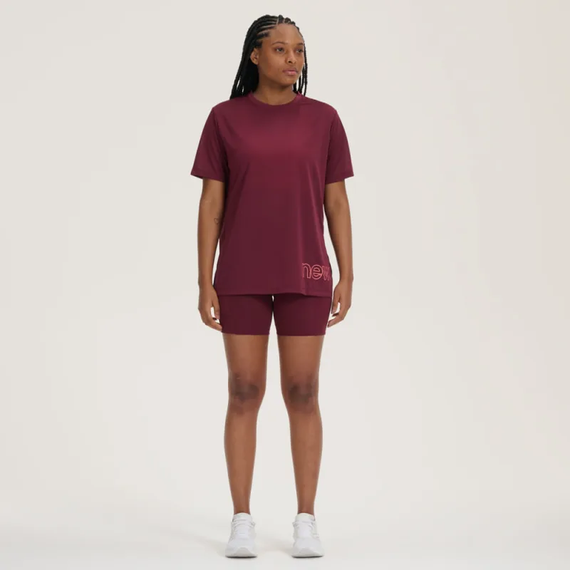 Camiseta Sport Essentials Graphic Feminina - New Balance