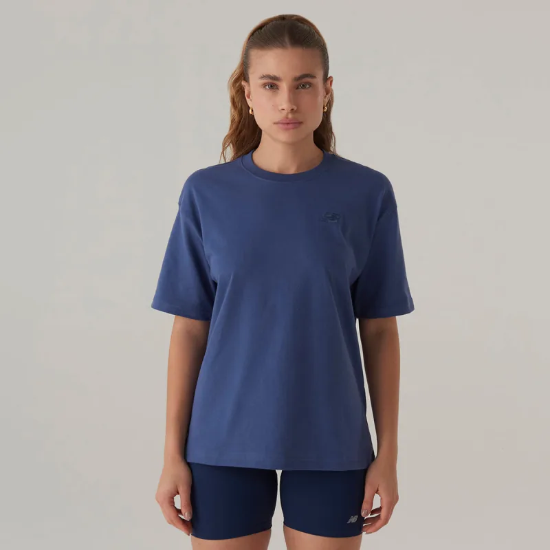 Camiseta Oversized Small Logo Feminina - New Balance - Confecção