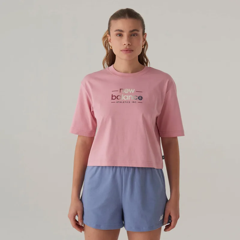 Camiseta Cropped Reimagined Feminina - New Balance - Confecção