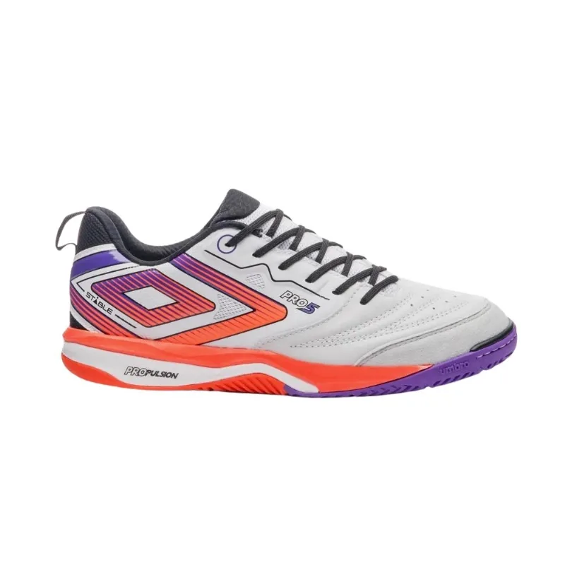 Chuteira Futsal N°39 Umbro Pro 5 Stable Branco Coral (MP)