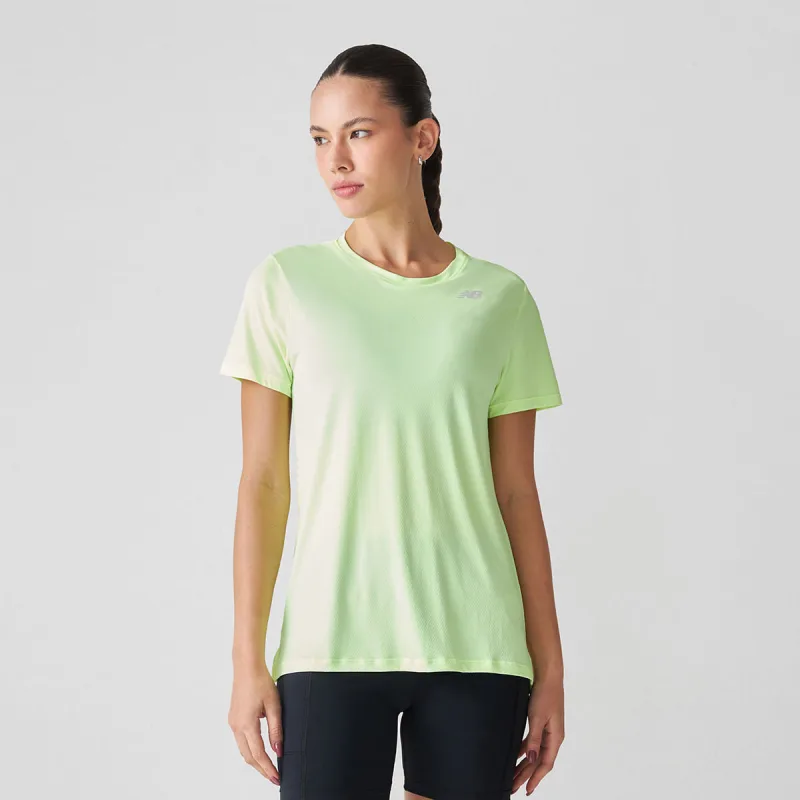 Camiseta Sport Essentials Feminina - New Balance - Confecção
