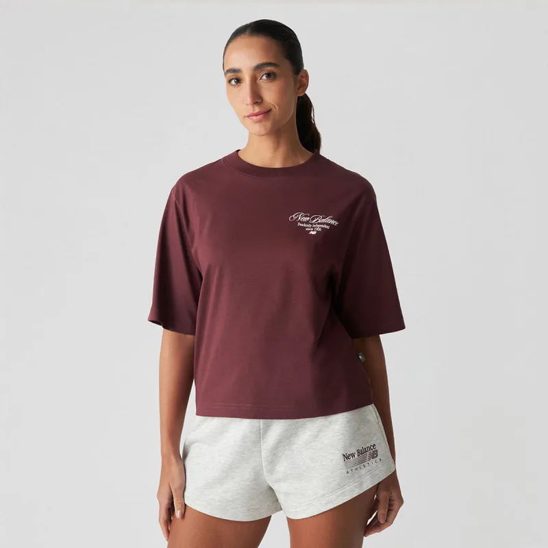 Camiseta Pressed Flowers Feminina - New Balance - Confecção