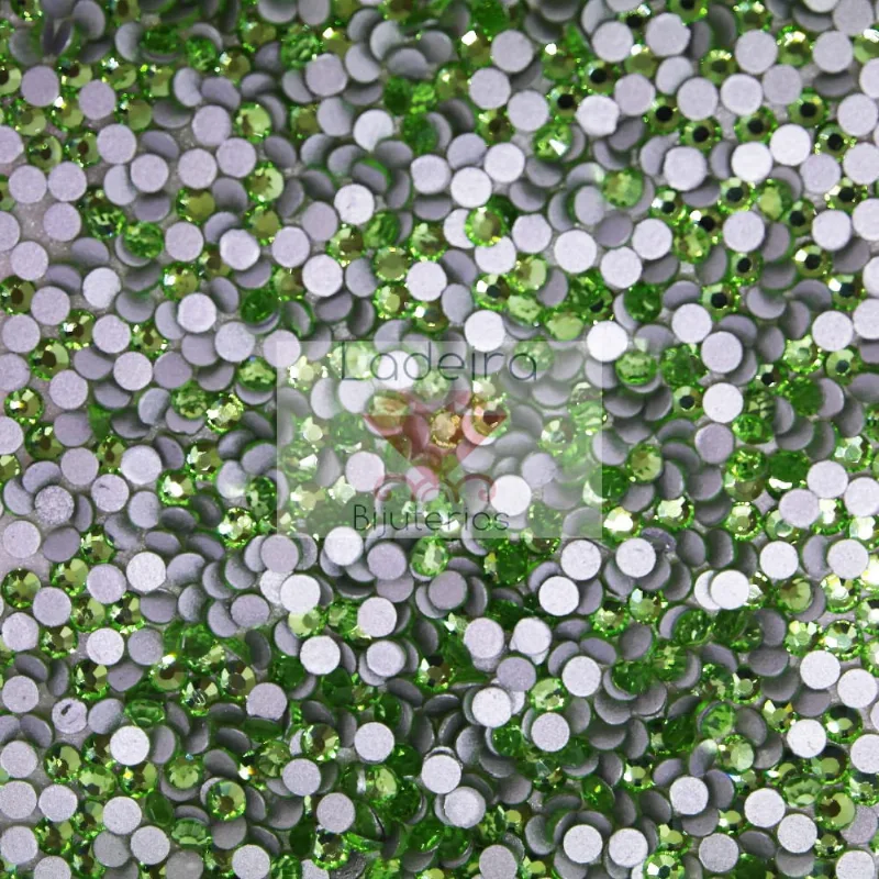 CHATON PARA COLAGEM REDONDO SS10 EM CRISTAL COM 144 PEÇAS 114Kr - Verde Peridot