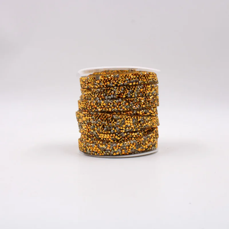 Manta Em Tira De Strass 10Mm Rolo Em Resina Com 01 Metro 073 - Dourado